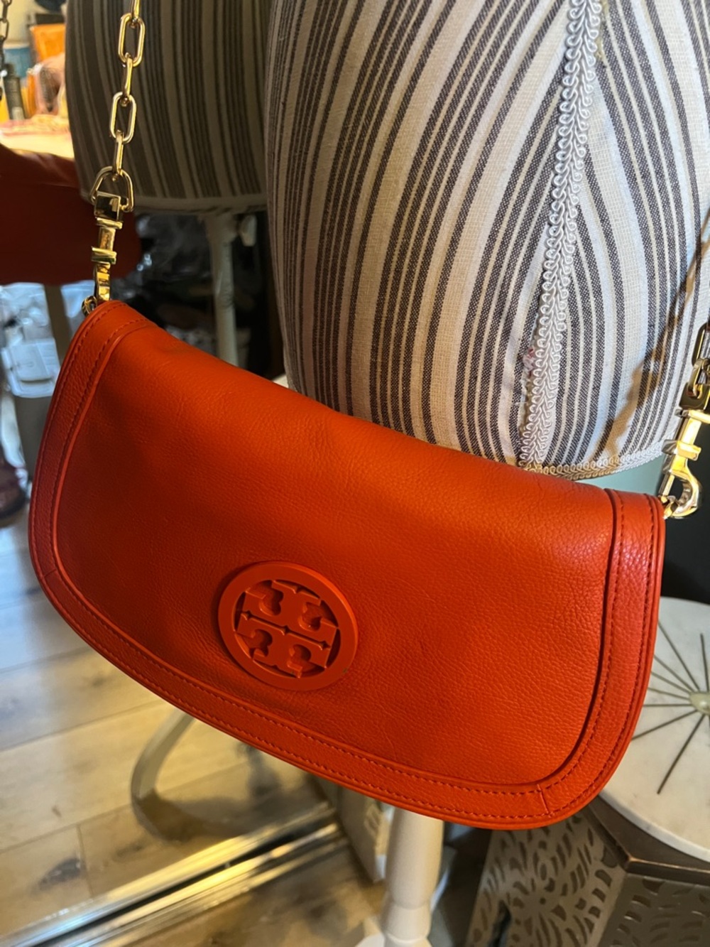 🛑 1 hour sale. Tory Burch Burnt Orange Crossbody Bag with Gold Chain